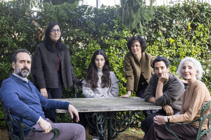 Foto familia del elenco de Los Domingos de Alada Ruiz de Azúa